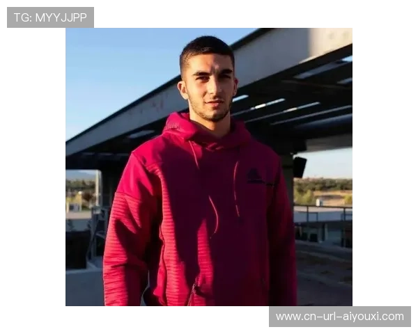 费兰·托雷斯两中门框后仍积极拼抢,展现职业态度 费兰·托雷斯两中门框后仍积极拼抢,展现职业态度